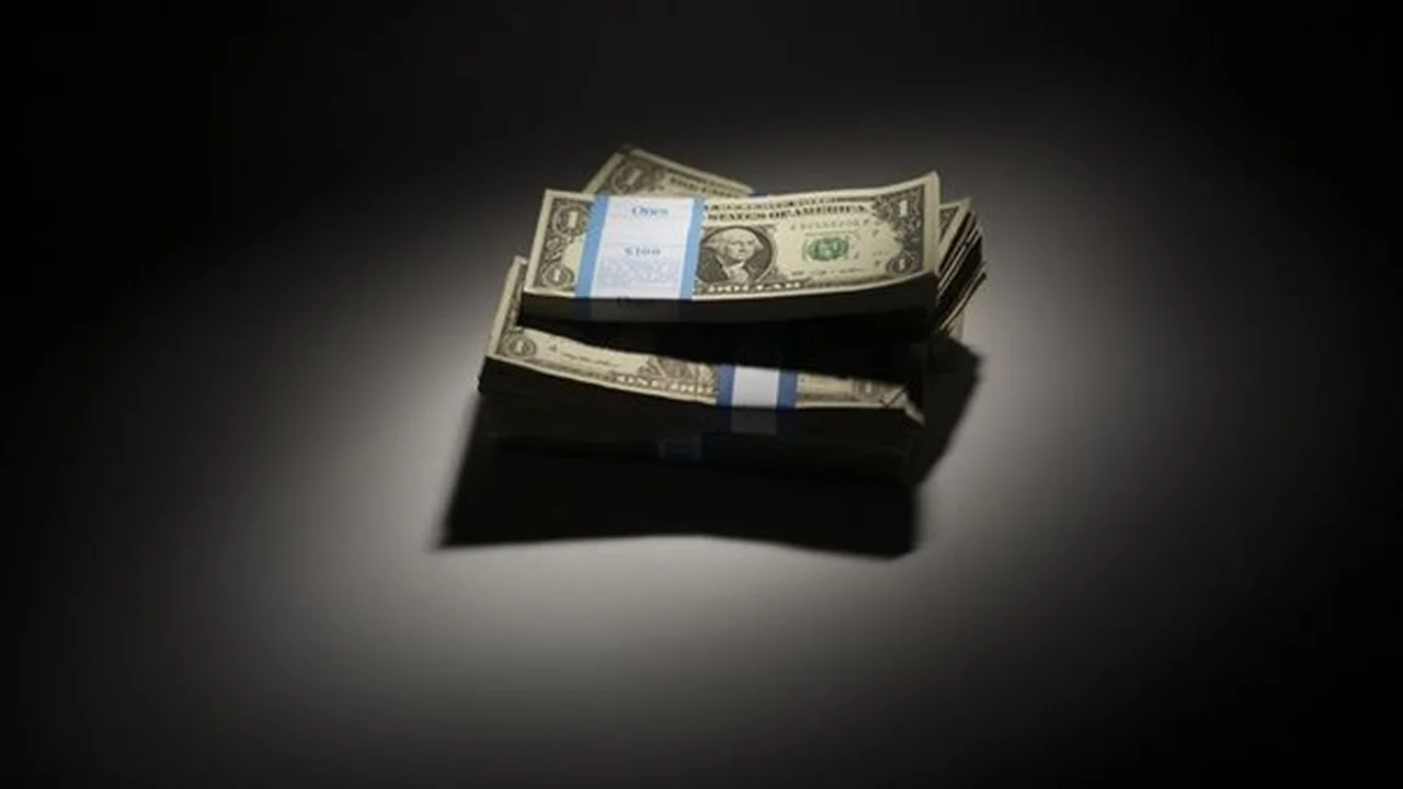تحديثات الأسعار.. تحركات جديدة لسعر الدولار مقابل الجنيه في البنوك المصرية